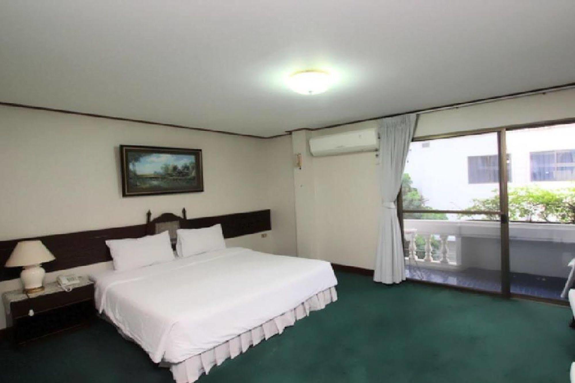 הואה הין Baanbusarin Hotel מראה חיצוני תמונה