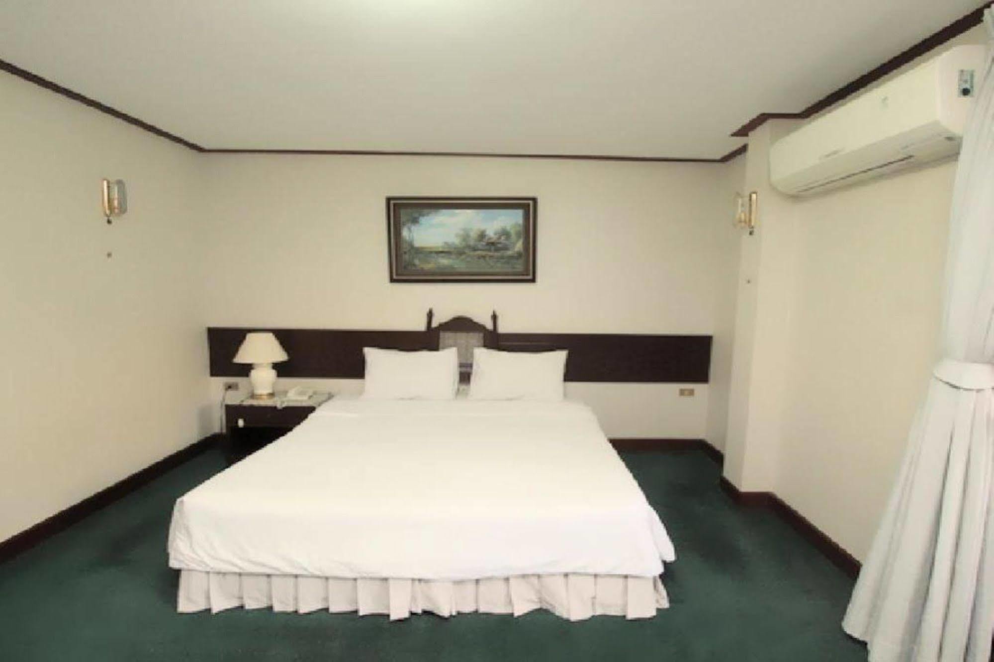 הואה הין Baanbusarin Hotel מראה חיצוני תמונה