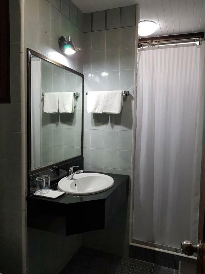 הואה הין Baanbusarin Hotel מראה חיצוני תמונה